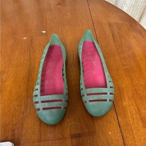 Crocs Women's Boulder Colorado Green Pink jelly sandals flats size 7